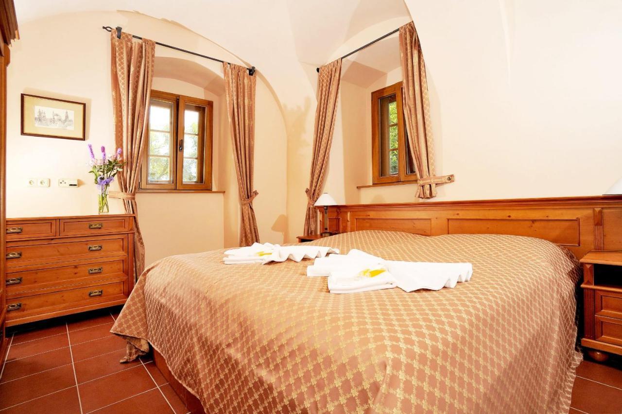Hotel Kristin Hradek Decin Exterior photo