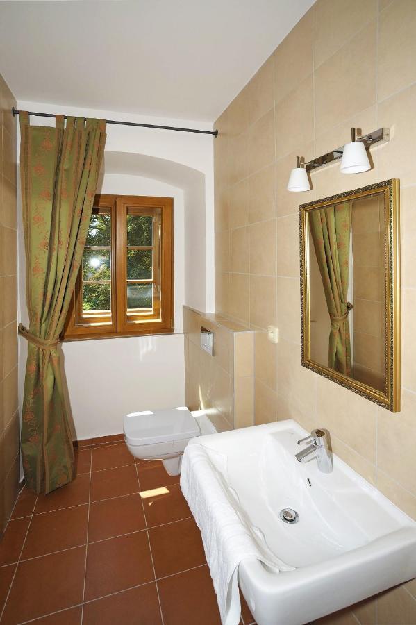Hotel Kristin Hradek Decin Exterior photo