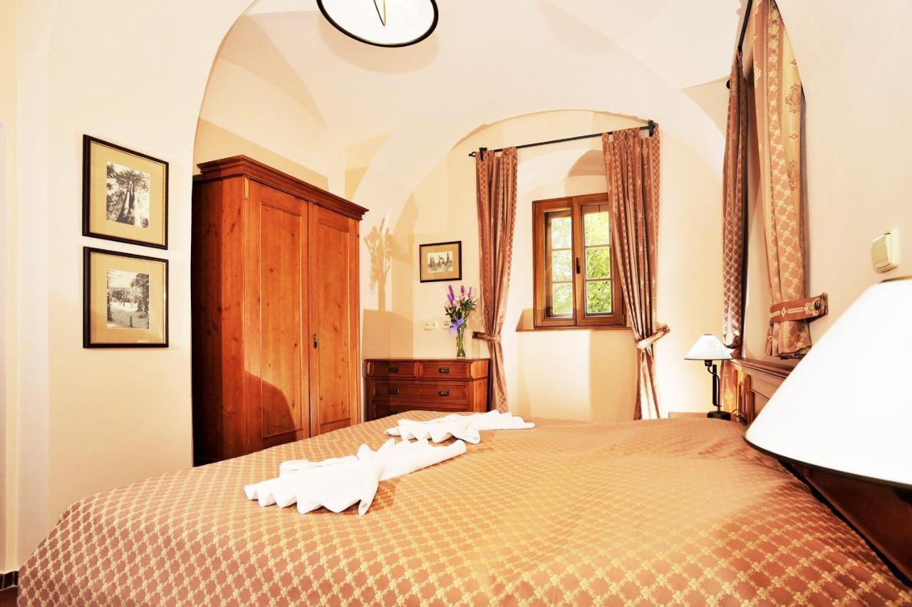 Hotel Kristin Hradek Decin Exterior photo